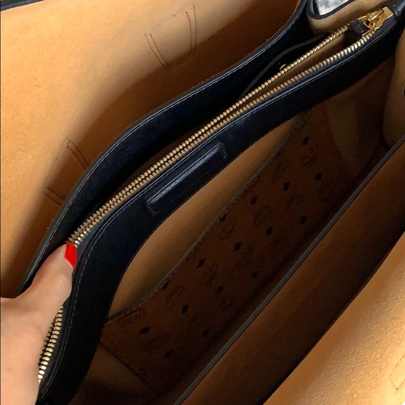 MCM Milla Medium Tote in Grained Leather - Picture 7 of 10